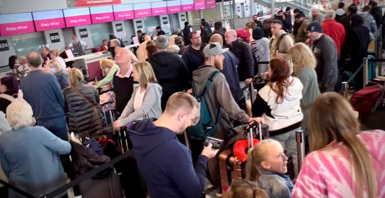 Queues at Manchester Airport Terminal 2 on April 25th 2022